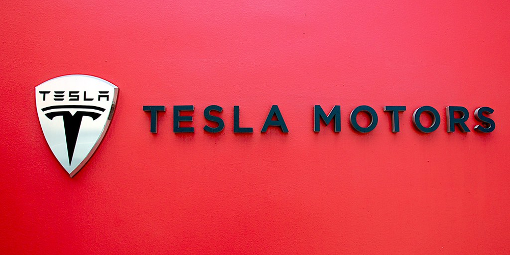 Tesla's Stock Hits 2-Year Low After Musk Sells $4 Billion Worth of Shares